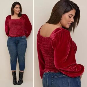 🆕️ Torrid Velvet Smocked Blouson Sleeve Crop Top in Jester Red